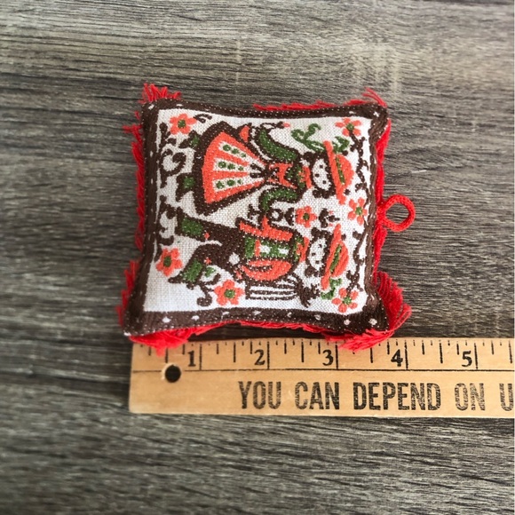 Vtg Scandinavian Folk Art Embroidered Pin Cushion - Picture 9 of 10